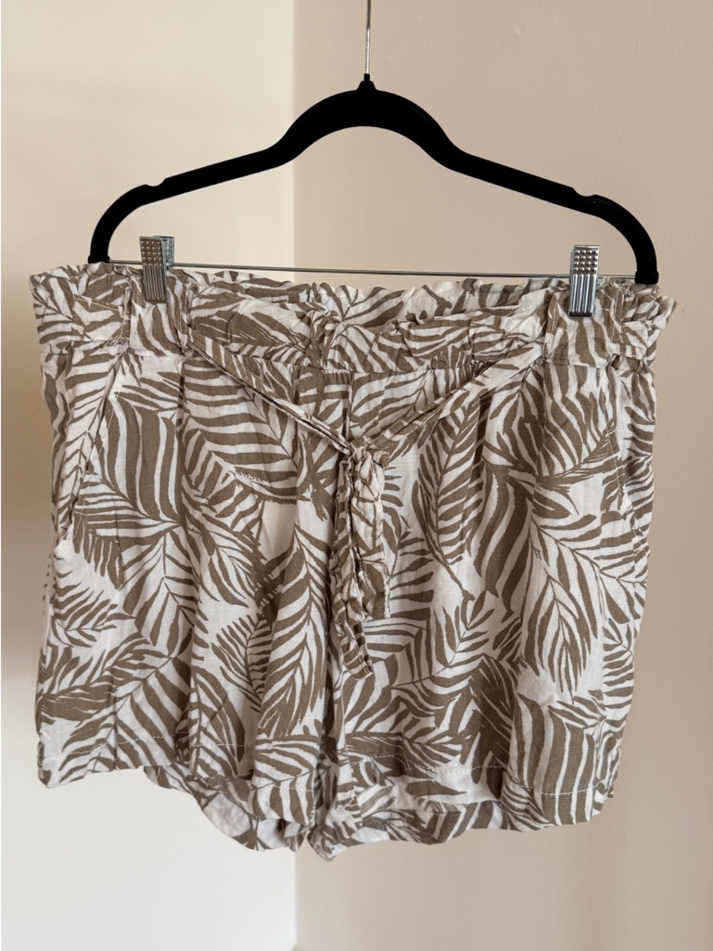 Tropical Leaf Print Drawstring Shorts in Taupe and White